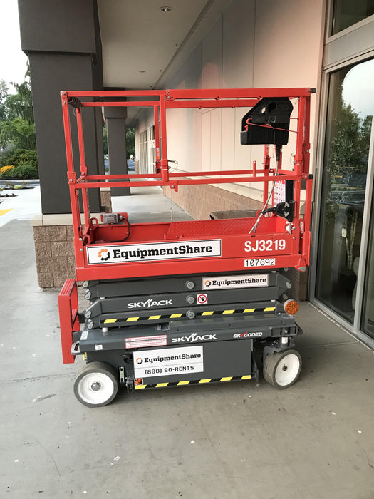 2020 Skyjack SJIII-3219 Solid NM Tires, Half height spring hinged entry gate, Dual Beacons, 800W Inverter