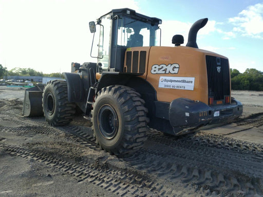 2018 Case 821G CLOSED CAB, JRB 418 STYLE HYD COUPLER