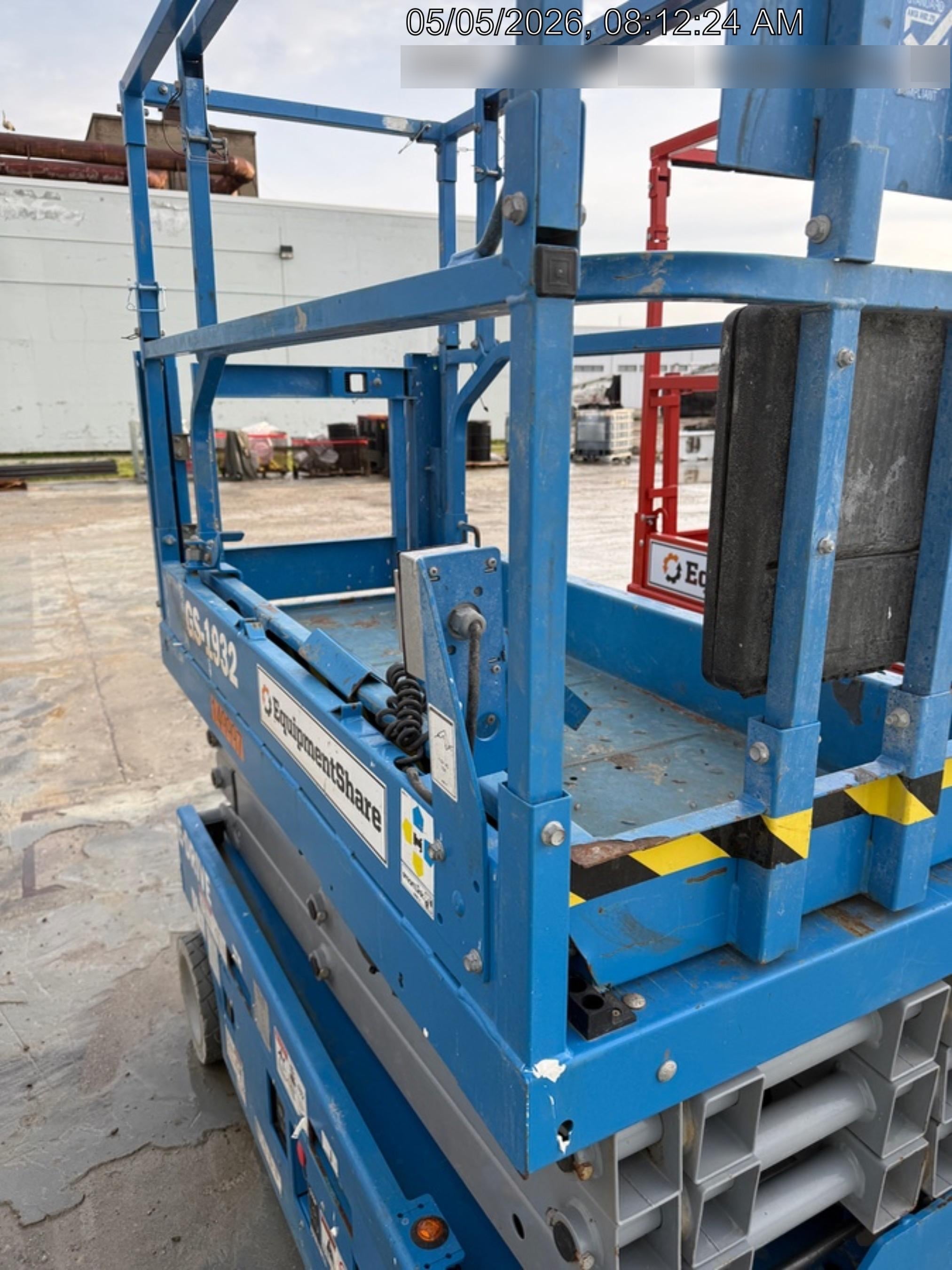 2019 Genie GS-2632 Folding rails with half height swing gate