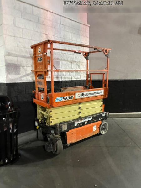 2021 JLG ES1932