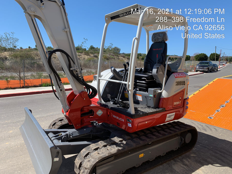 2021 TAKEUCHI TB250-2