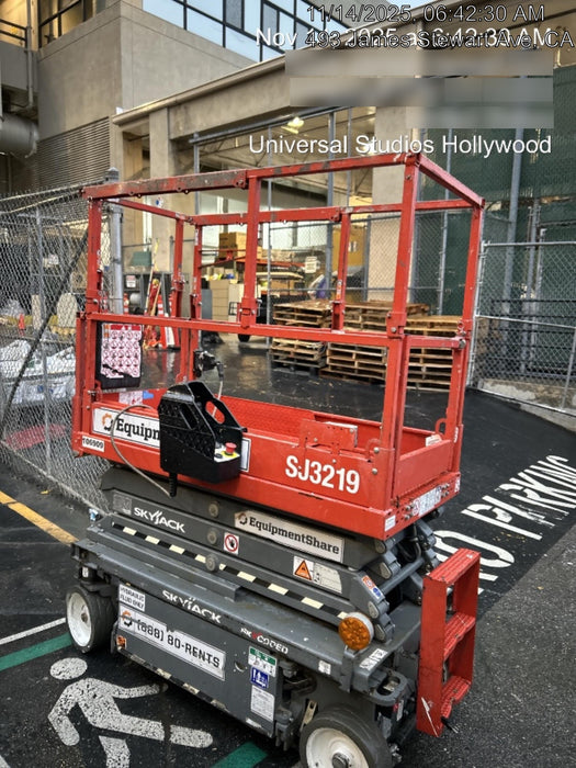 2020 Skyjack SJIII-3219 Solid NM Tires, Half height spring hinged entry gate, Dual Beacons, 800W Inverter