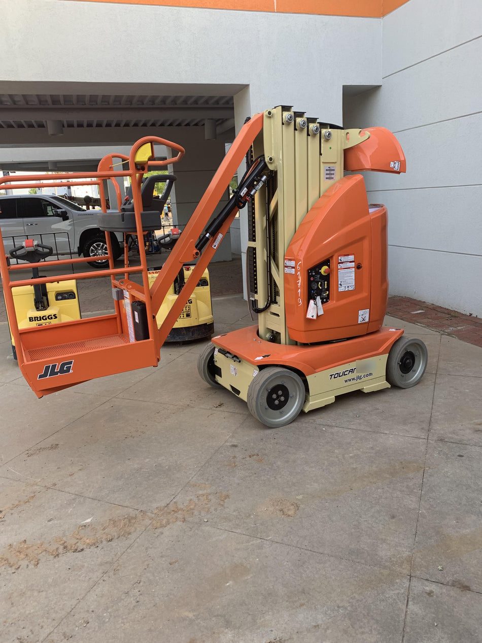 2022 JLG 26E