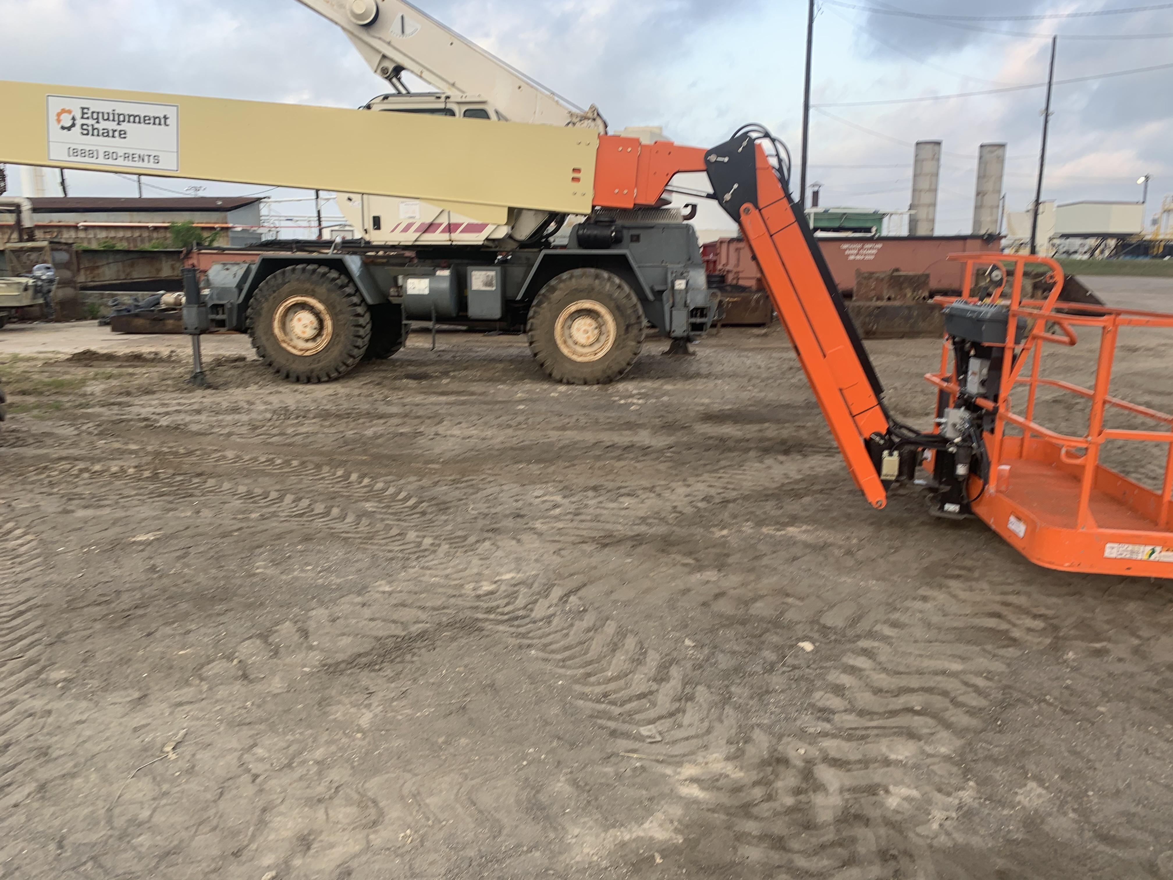 2019 JLG 860SJ