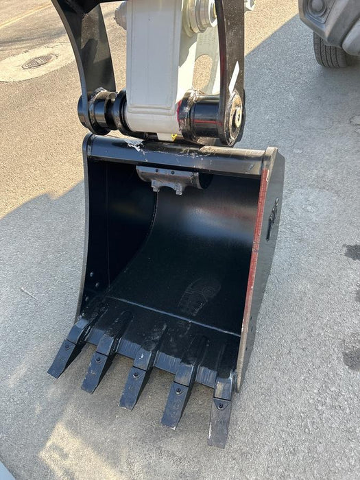 2025 TAKEUCHI 24" Bucket Takeuchi