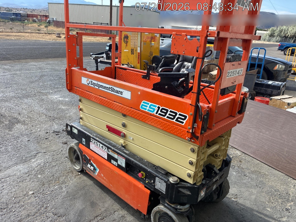 2022 JLG ES1932