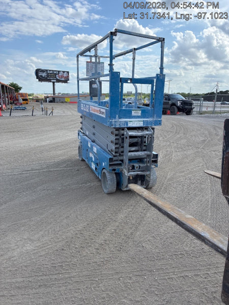 2019 Genie GS-2632 Folding rails with half height swing gate