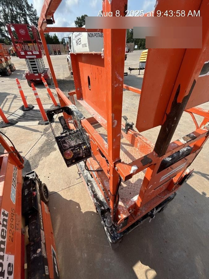 2022 JLG ES1330L