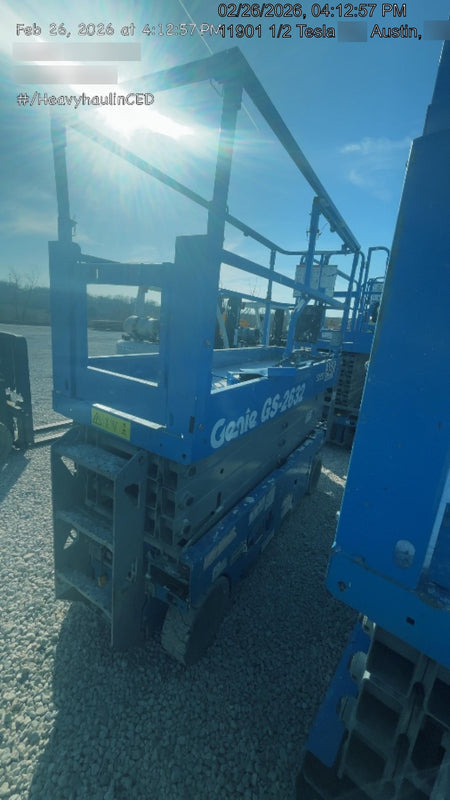 2019 Genie GS-2632 Folding rails with half height swing gate