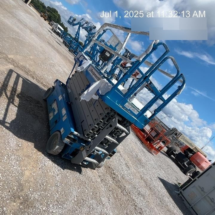 2019 Genie GS-4047 Folding rails with half height swing gate