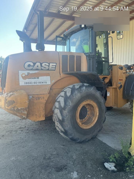 2016 Case 821F CLOSED CAB, JRB 418 STYLE HYD COUPLER