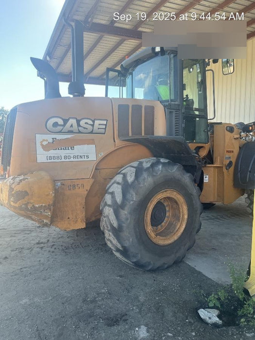 2016 Case 821F CLOSED CAB, JRB 418 STYLE HYD COUPLER