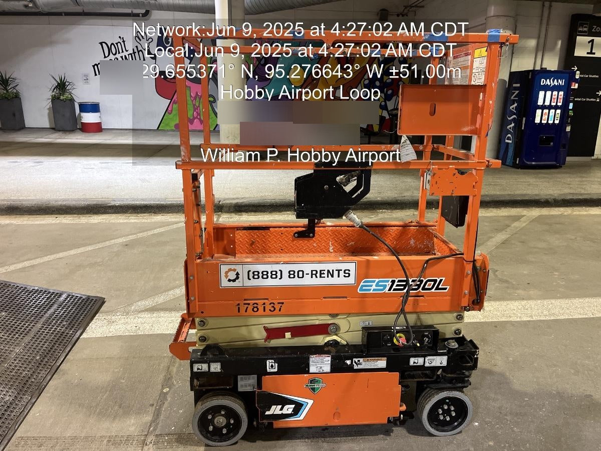 2021 JLG ES1330L
