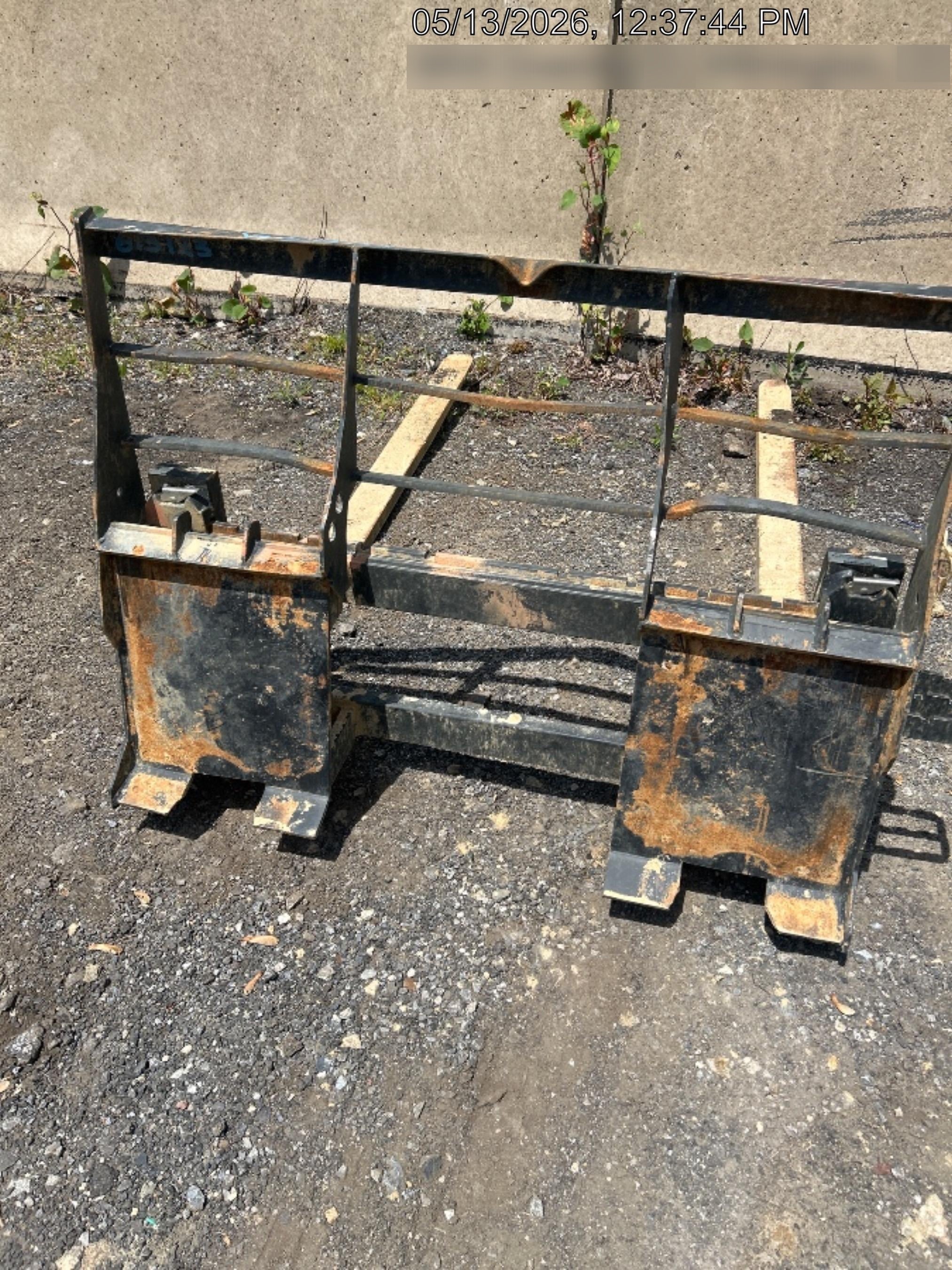 2025 ARROW MATERIAL HANDLING 72" Pallet Forks - Arrow