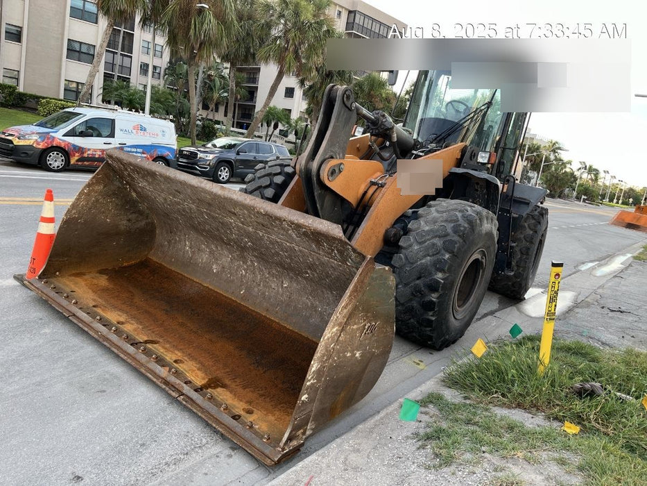 2018 Case 821G CLOSED CAB, JRB 418 STYLE HYD COUPLER