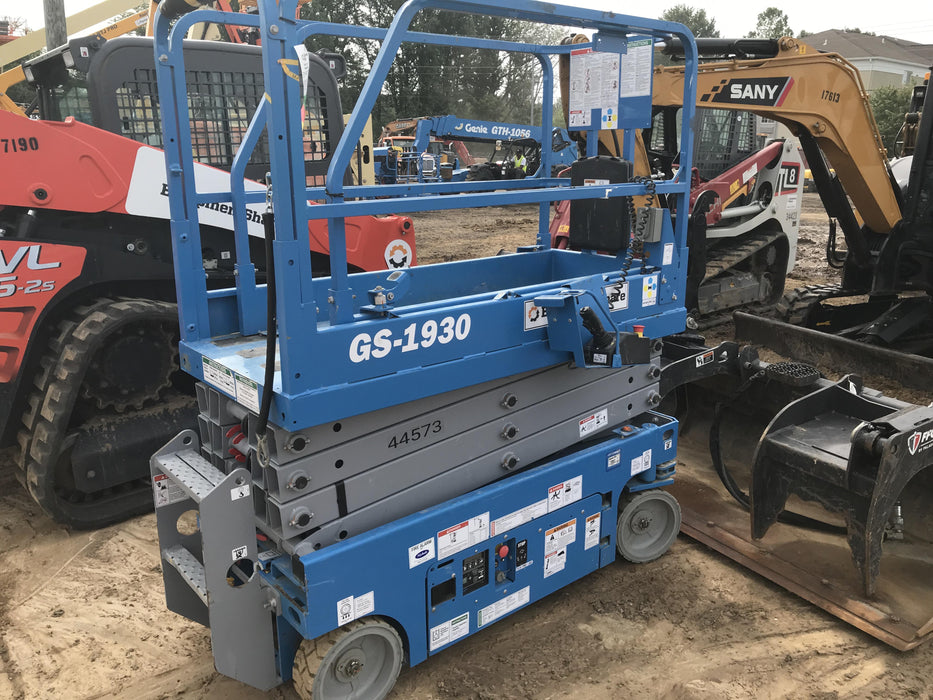 2019 Genie GS-1930 Fixed rails with chain Entry