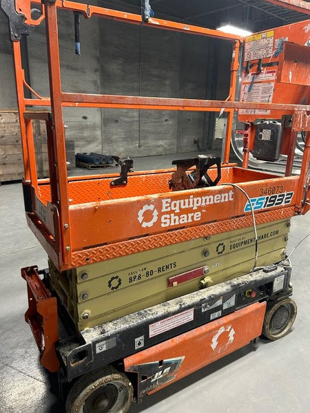 2023 JLG ES1932