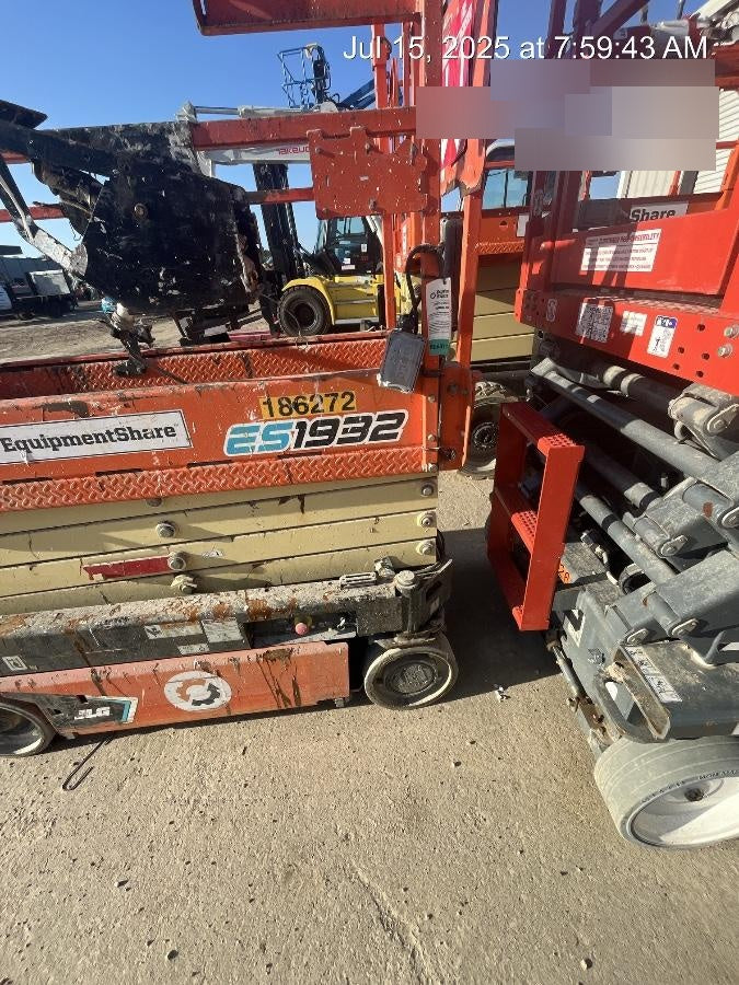 2021 JLG ES1932