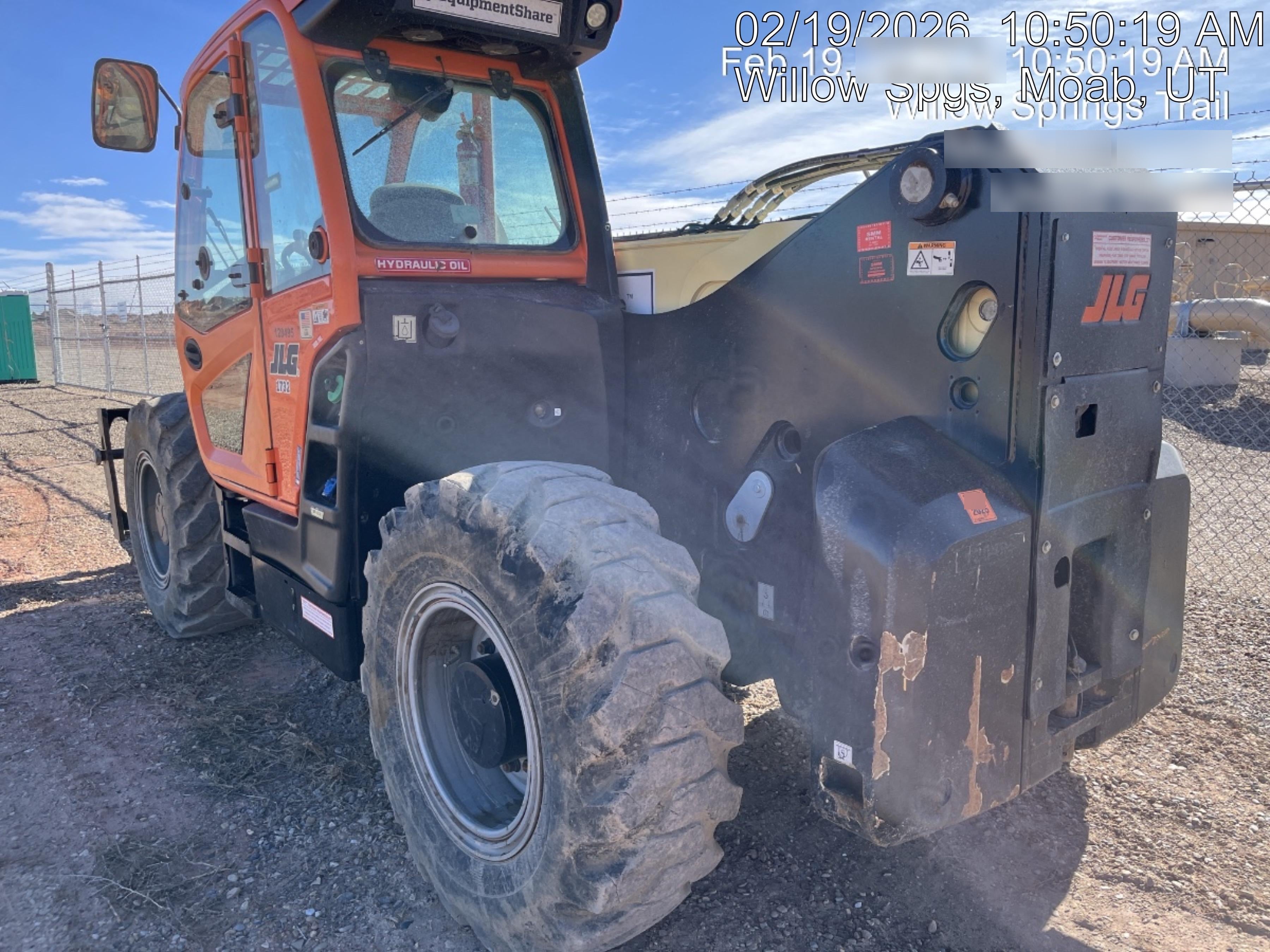 2021 JLG 1732