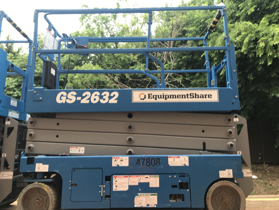 2019 Genie GS-2632 Folding rails with half height swing gate