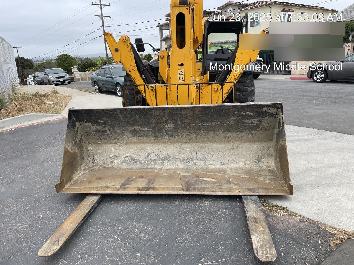 2021 JLG 1001100823