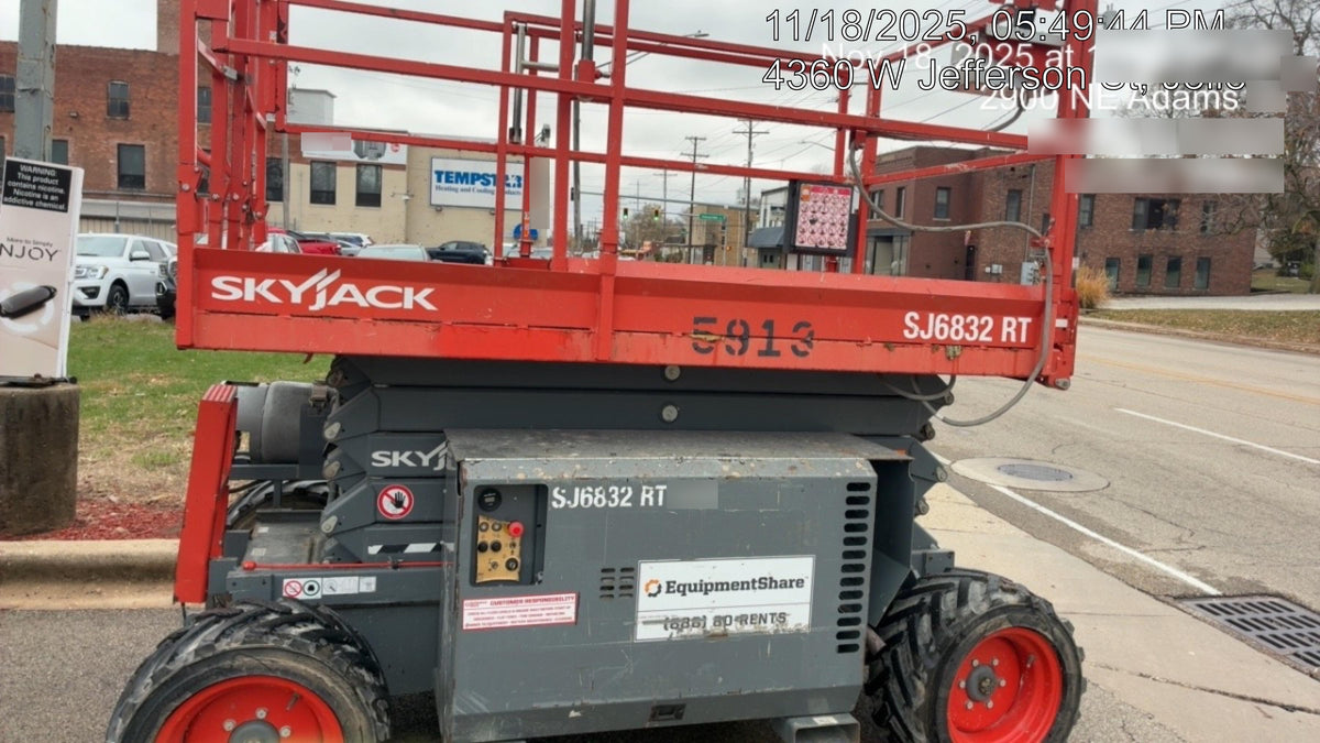 2017 SKYJACK SJ6832 RT