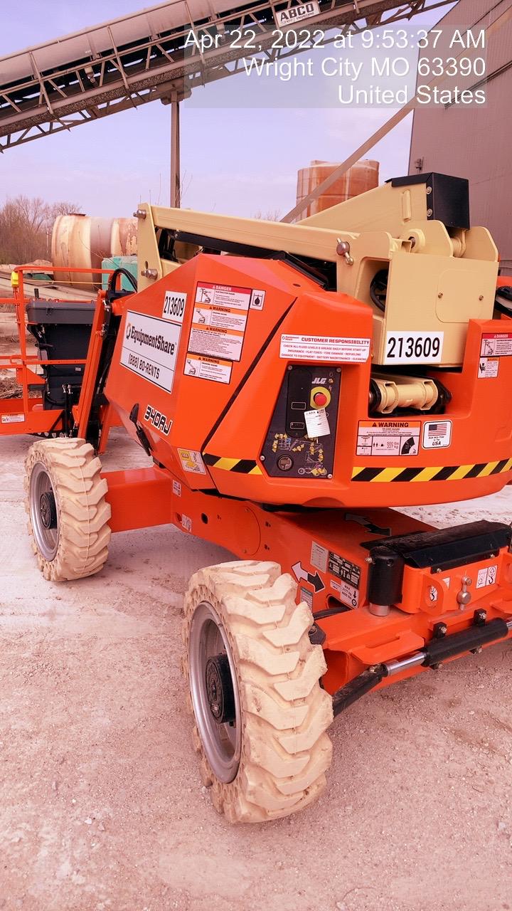 2022 JLG 340AJ