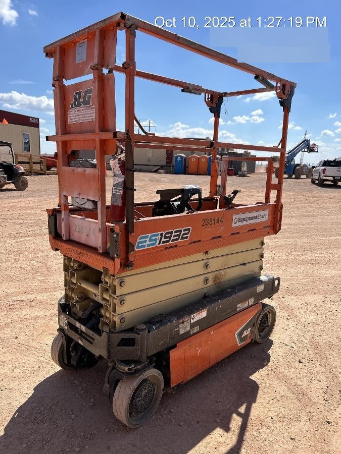 2022 JLG ES1932