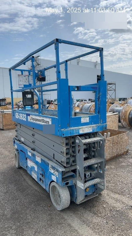 2019 Genie GS-2632 Folding rails with half height swing gate