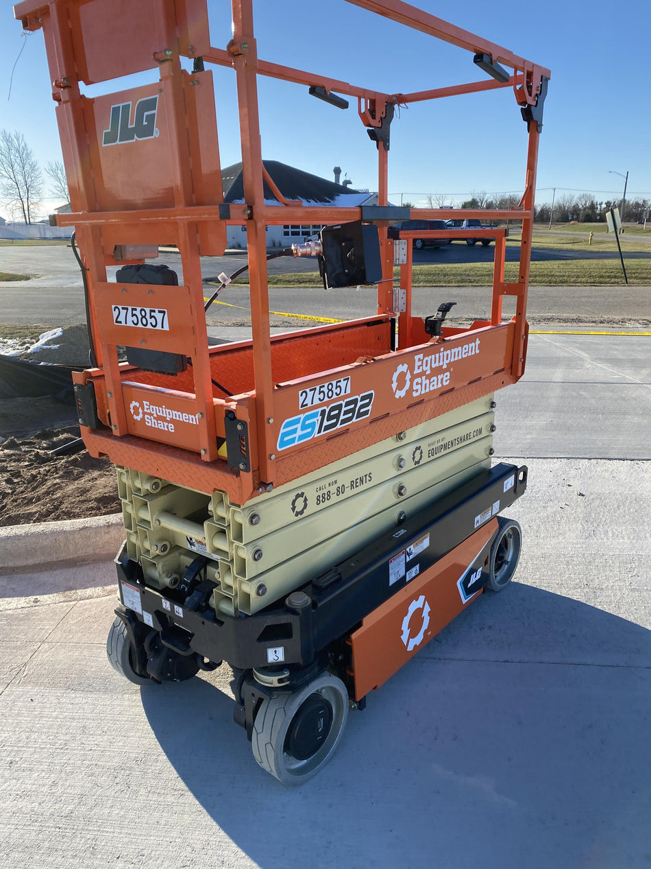 2022 JLG ES1932