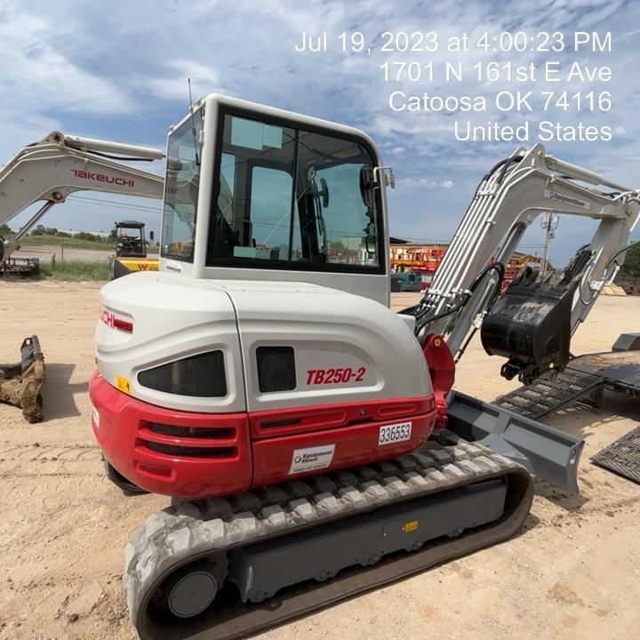 2023 TAKEUCHI TB250-2CR