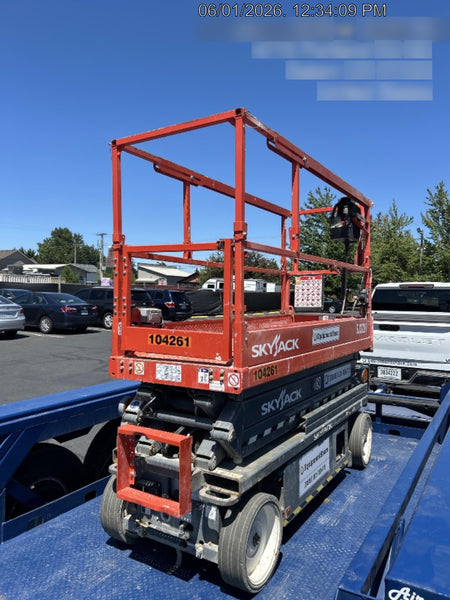 2020 Skyjack SJIII-3220 Solid NM Tires, Half height spring hinged entry gate, Dual Beacons, 6' Powered Extension Deck