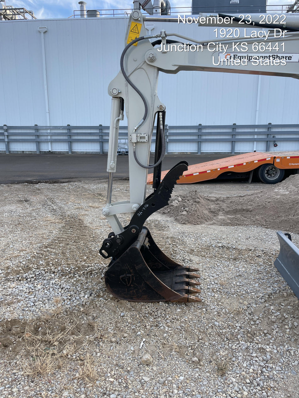 2022 TAKEUCHI TB235-2R
