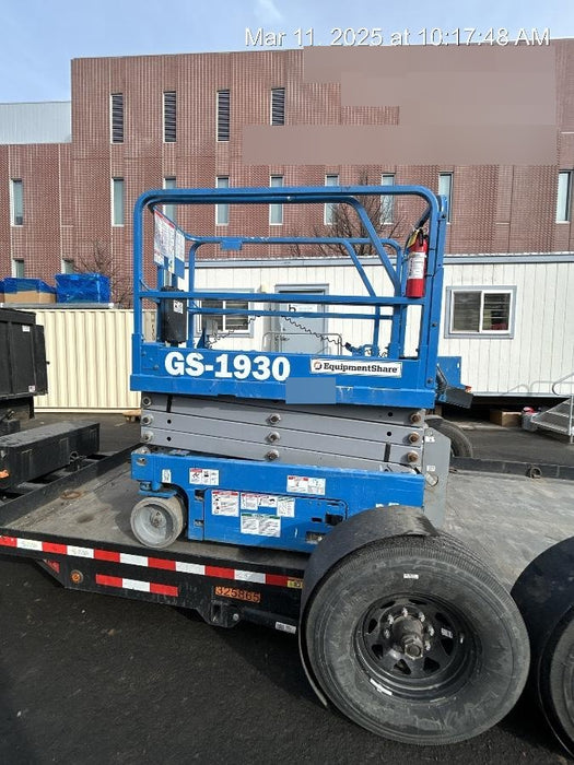 2020 Genie GS-1930 Solid Non Marking Tires, Beacon, Folding rails with half height swing gate, 800W Inverter