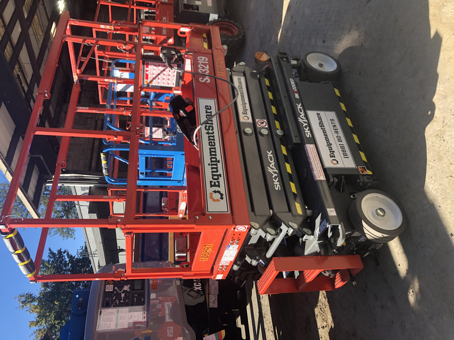 2020 Skyjack SJIII-3219 Solid NM Tires, Half height spring hinged entry gate, Dual Beacons, 800W Inverter