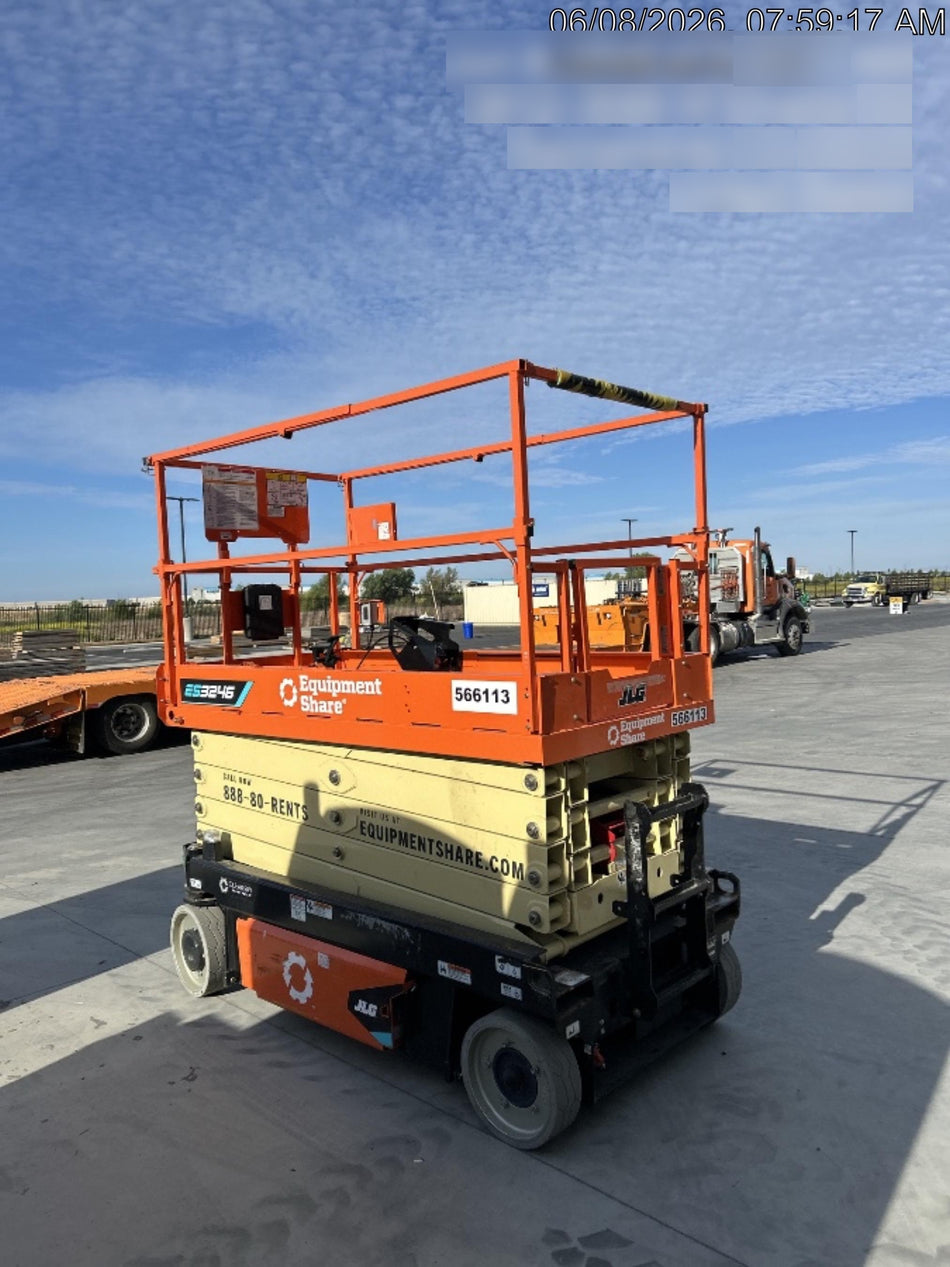 2025 JLG ES3246
