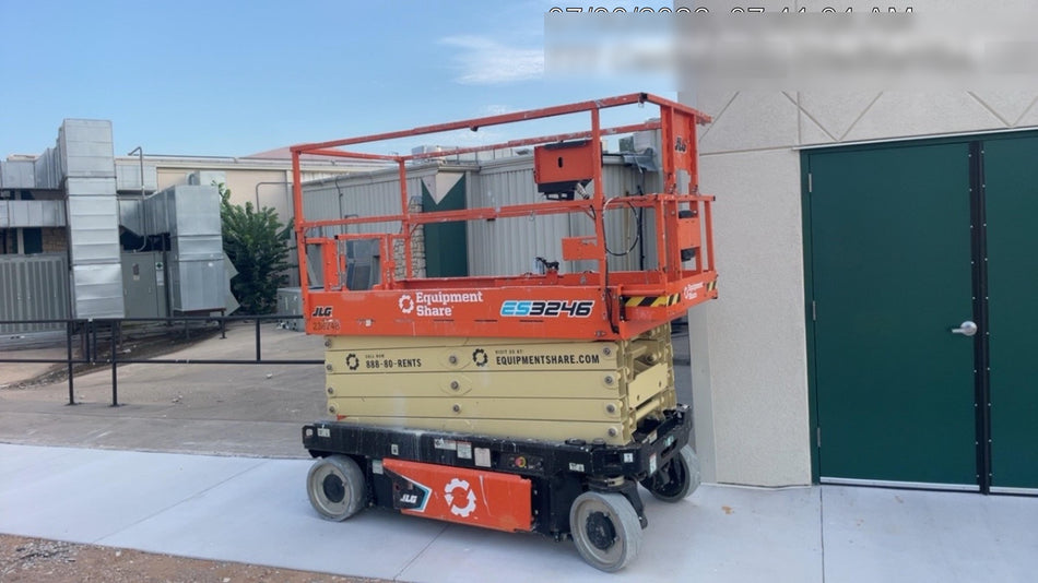 2022 JLG ES3246
