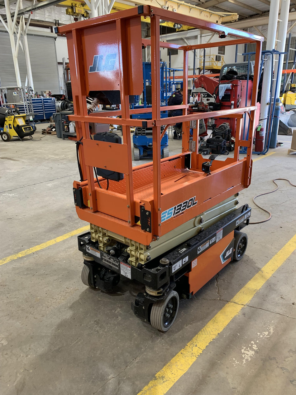 2021 JLG ES1330L