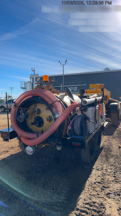 2022 Vac-Tron LP573XDT T4 Koehler Diesel Engine, 500 Gallon Debris Tank, x2 100 Gallon Water Tanks