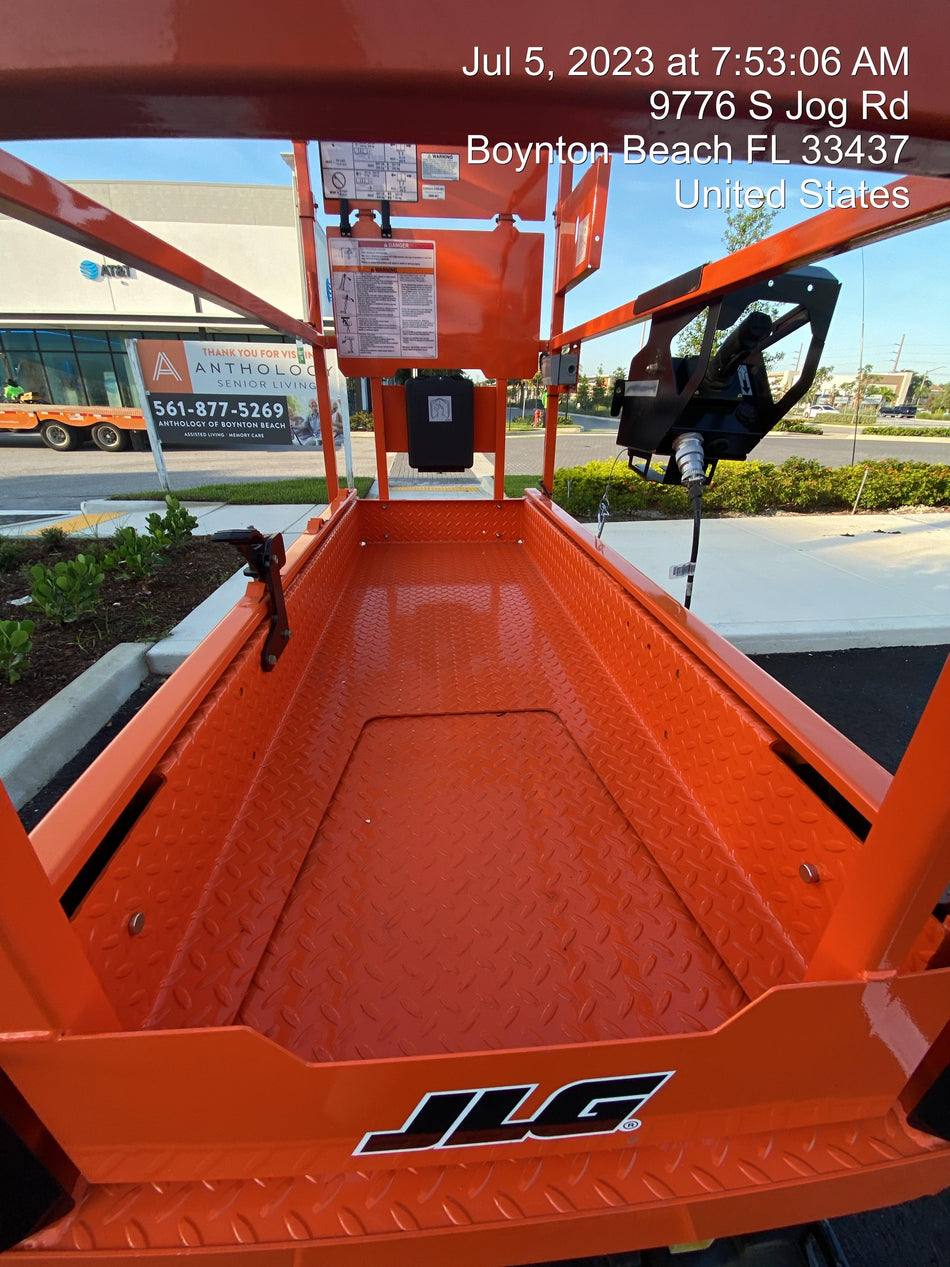 2023 JLG ES1932