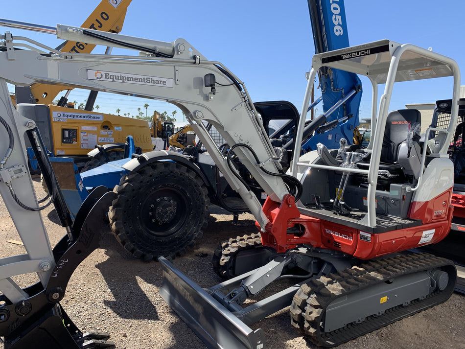 2022 TAKEUCHI TB235-2R