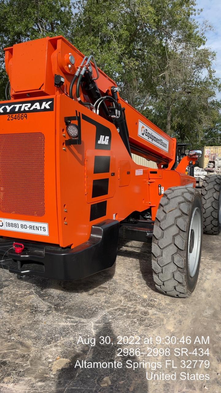 2022 SKYTRAK 8042