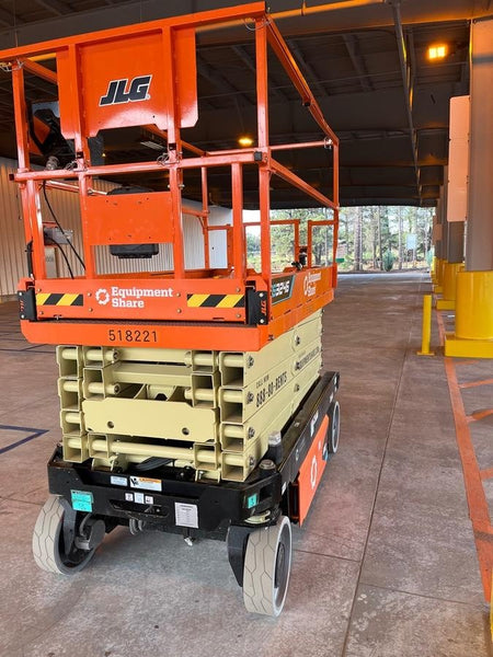 2025 JLG ES3246