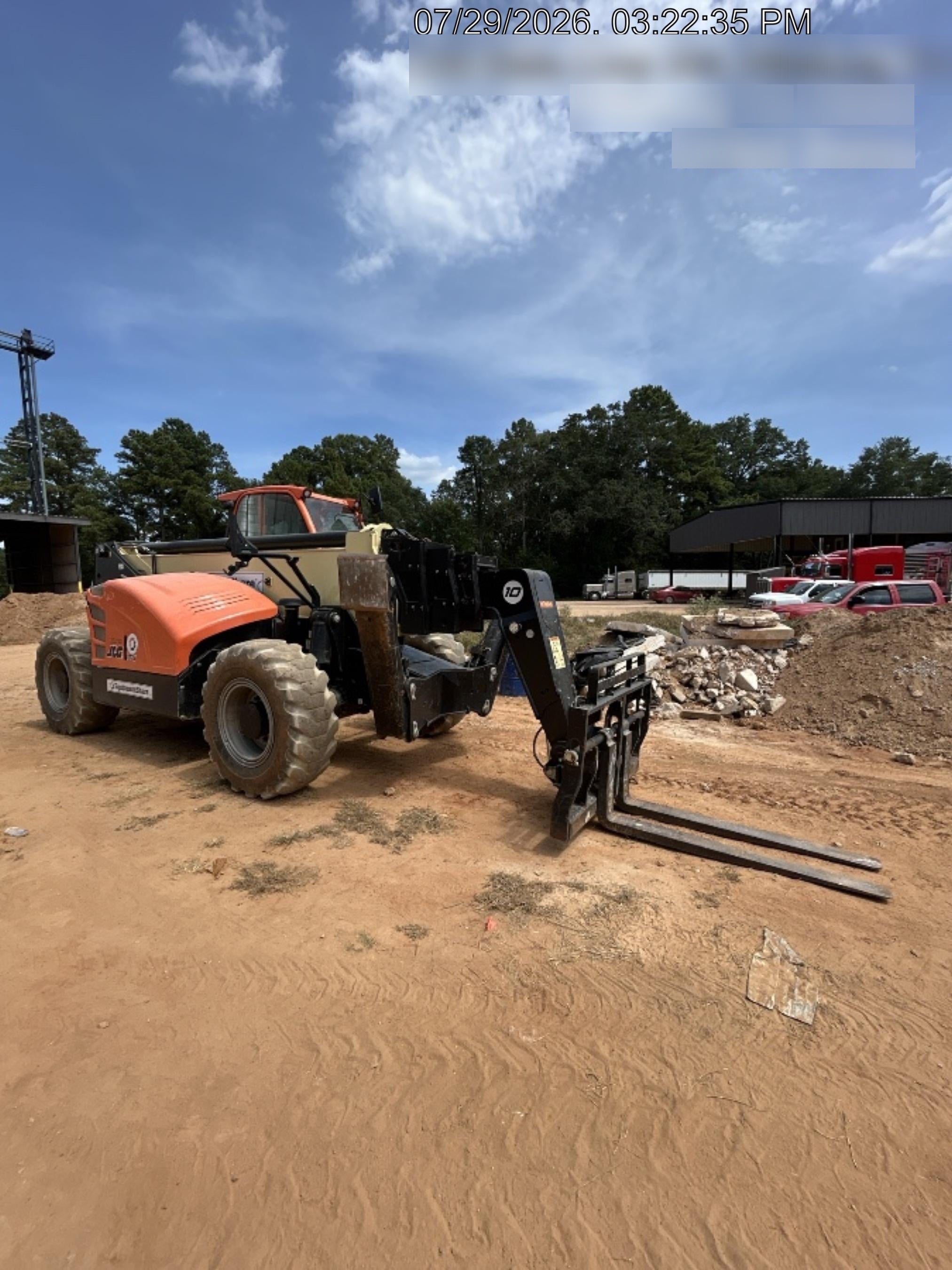 2022 JLG 1075