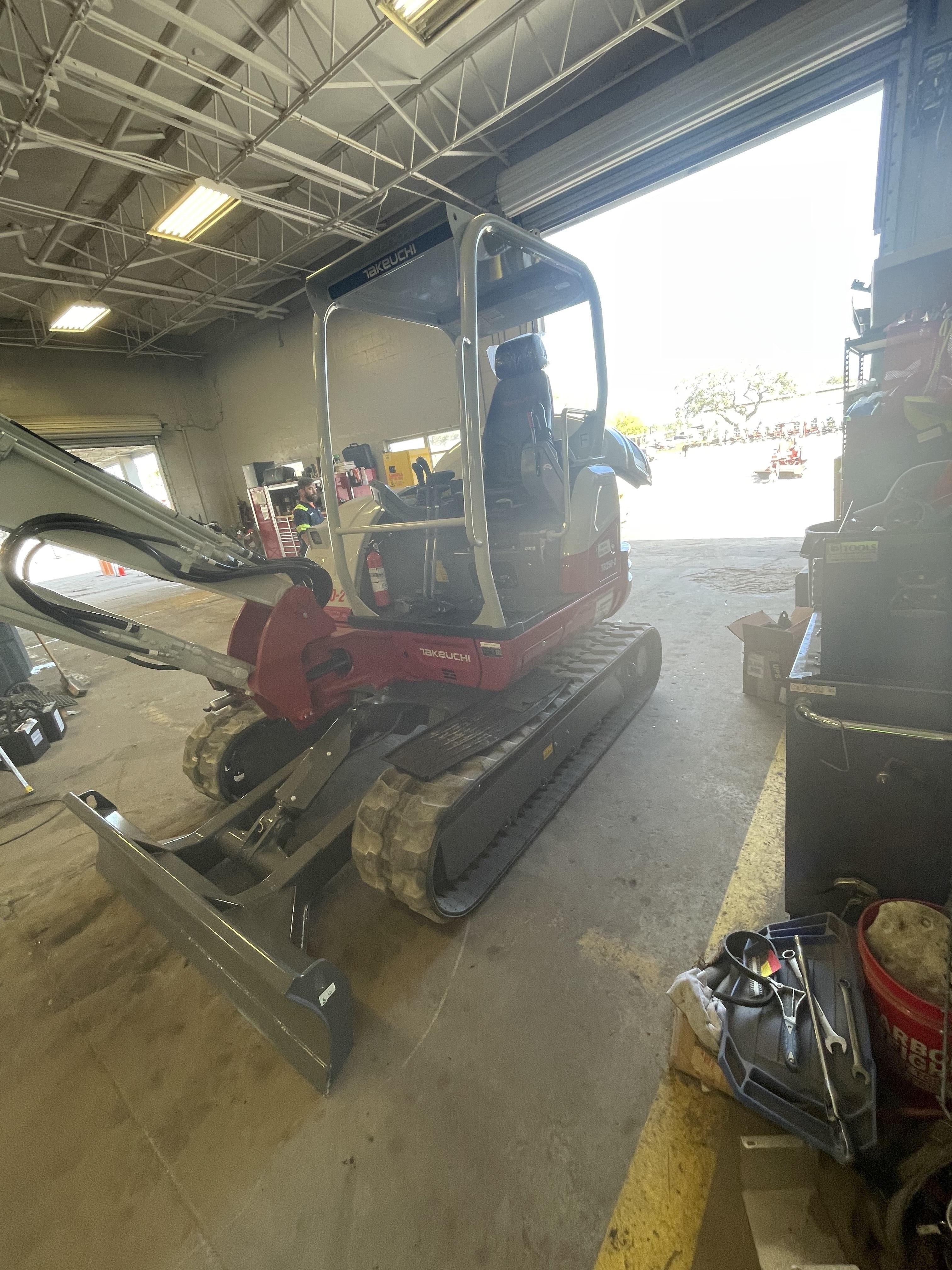 2023 TAKEUCHI TB250-2R