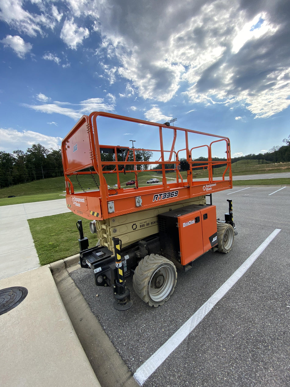 2022 JLG RT3369