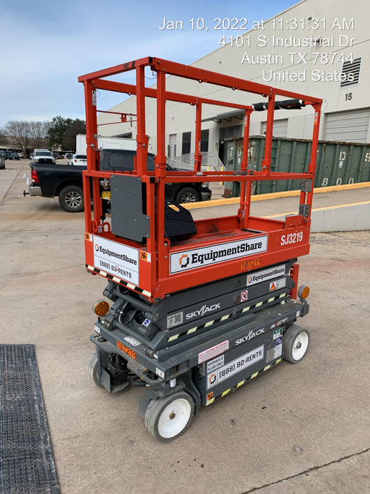 2020 Skyjack SJIII-3219 Solid NM Tires, Half height spring hinged entry gate, Dual Beacons, 800W Inverter