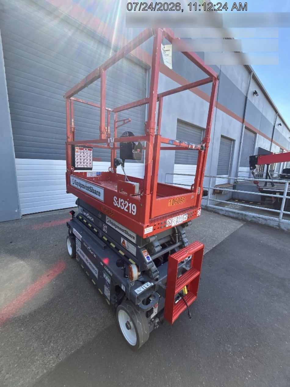 2020 Skyjack SJIII-3219 Solid NM Tires, Half height spring hinged entry gate, Dual Beacons, 800W Inverter