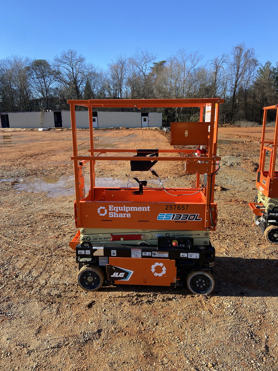 2022 JLG ES1330L