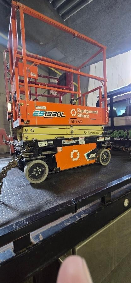 2022 JLG ES1330L